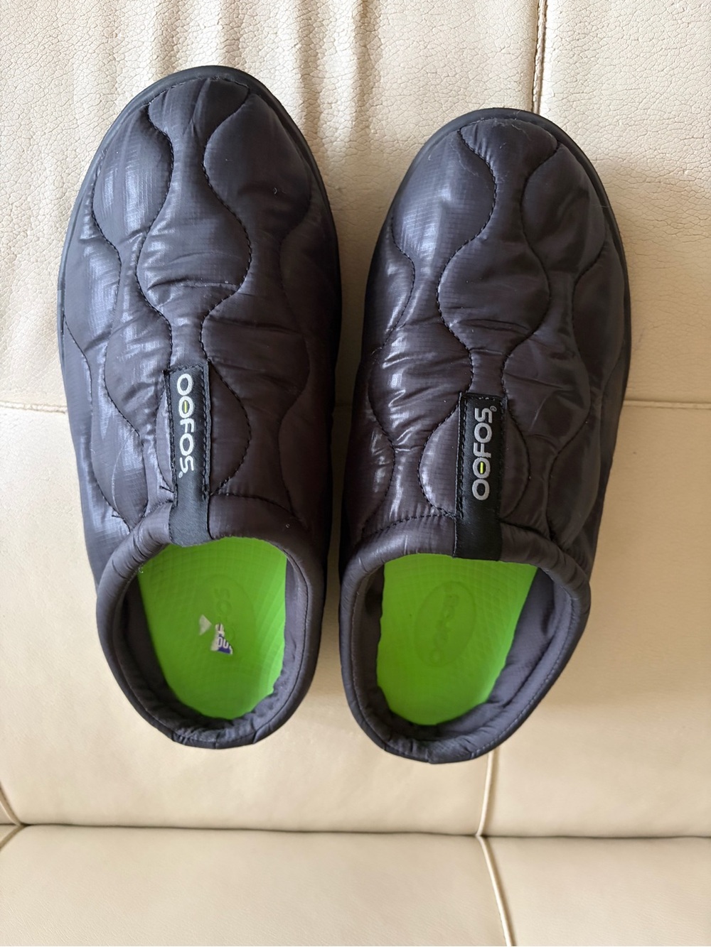 OOFOS Men’s Black Quilted Slip-On Comfort Loafers with Lime Insole